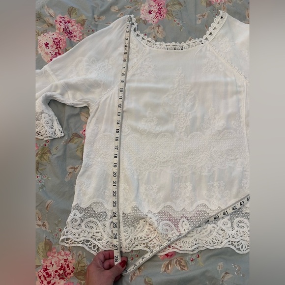 SPIAGGIA Dolce Luxury Embroidered 3/4 Bell Sleeve Wide Neck Crochet Trim Top - Picture 5 of 11